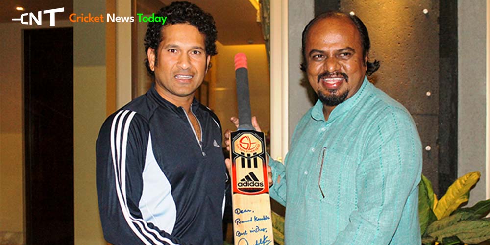 sachin tendulkar signing a fans bat