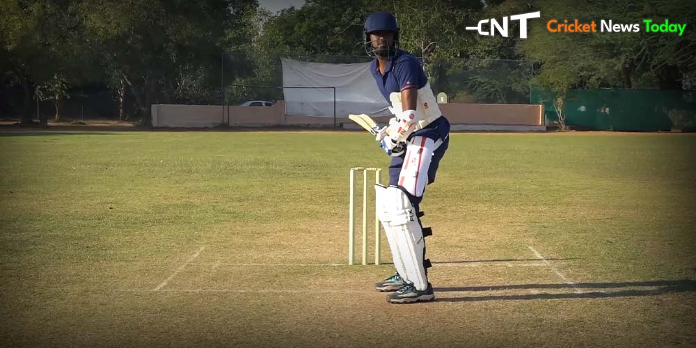 cricketer wearing thigh guards