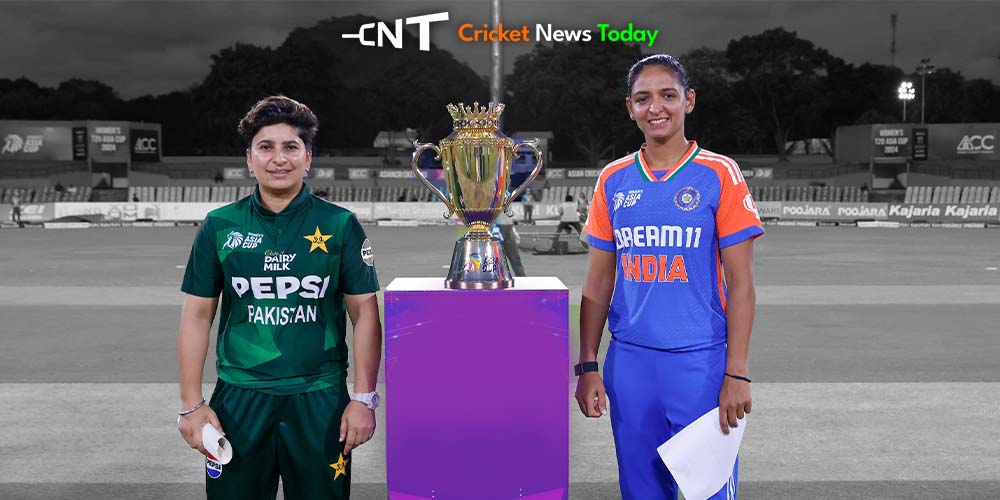 harmanpreet and nida dar with trophy